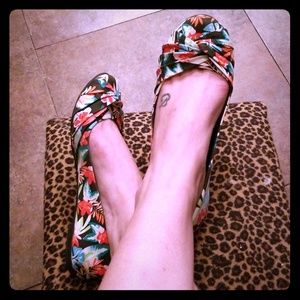NEW WITHOUT TAGS Rocket Dog Flower Print Flats